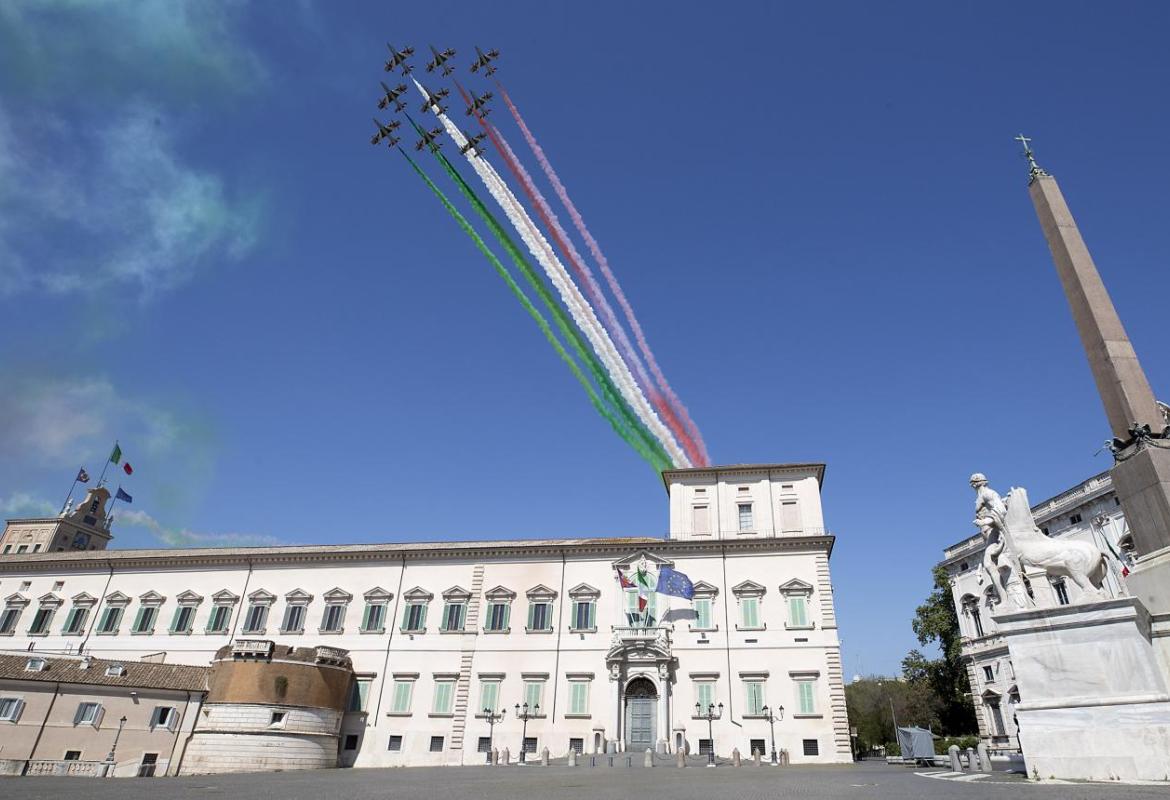 25 Aprile 2020. Le Frecce Tricolori sorvolano il Quirinale
