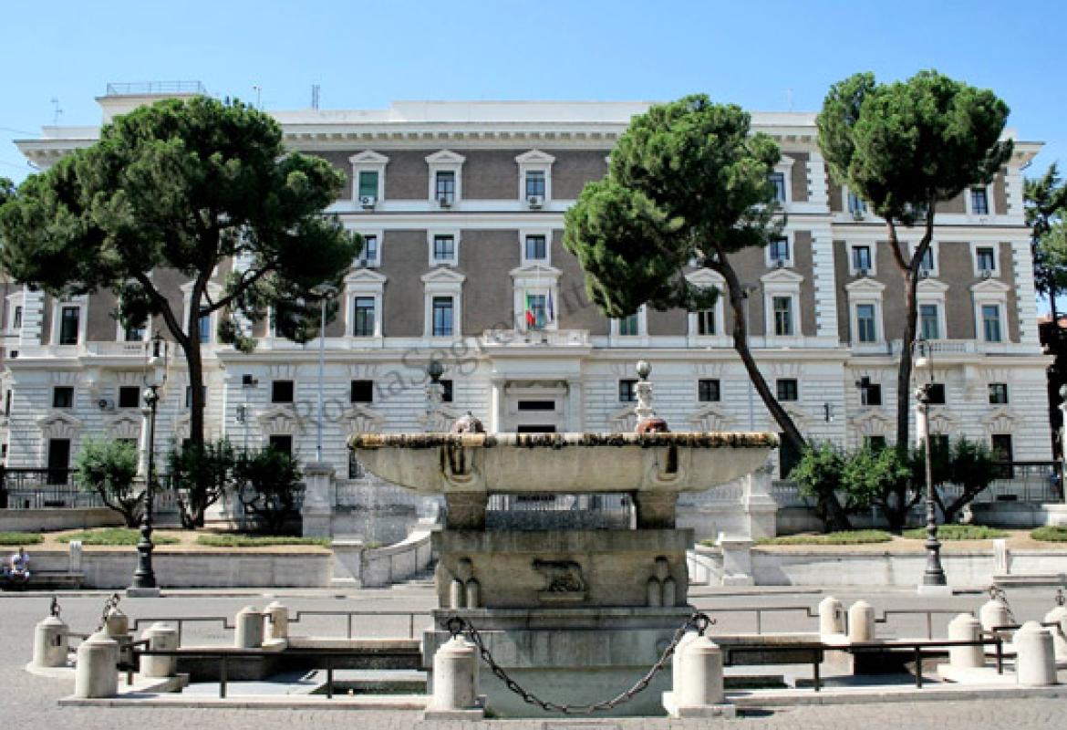 Al tempo del coronavirus i delitti sono calati del 66% rispetto al 2019. Diminuzione inferiore per maltrattamenti in famiglia e rapine nelle farmacie, aumento per i reati legati all'usura 