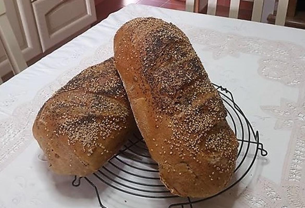 'Pane integrale con semi di sesamo e di papavero'. La ricetta di Gino Rossetti