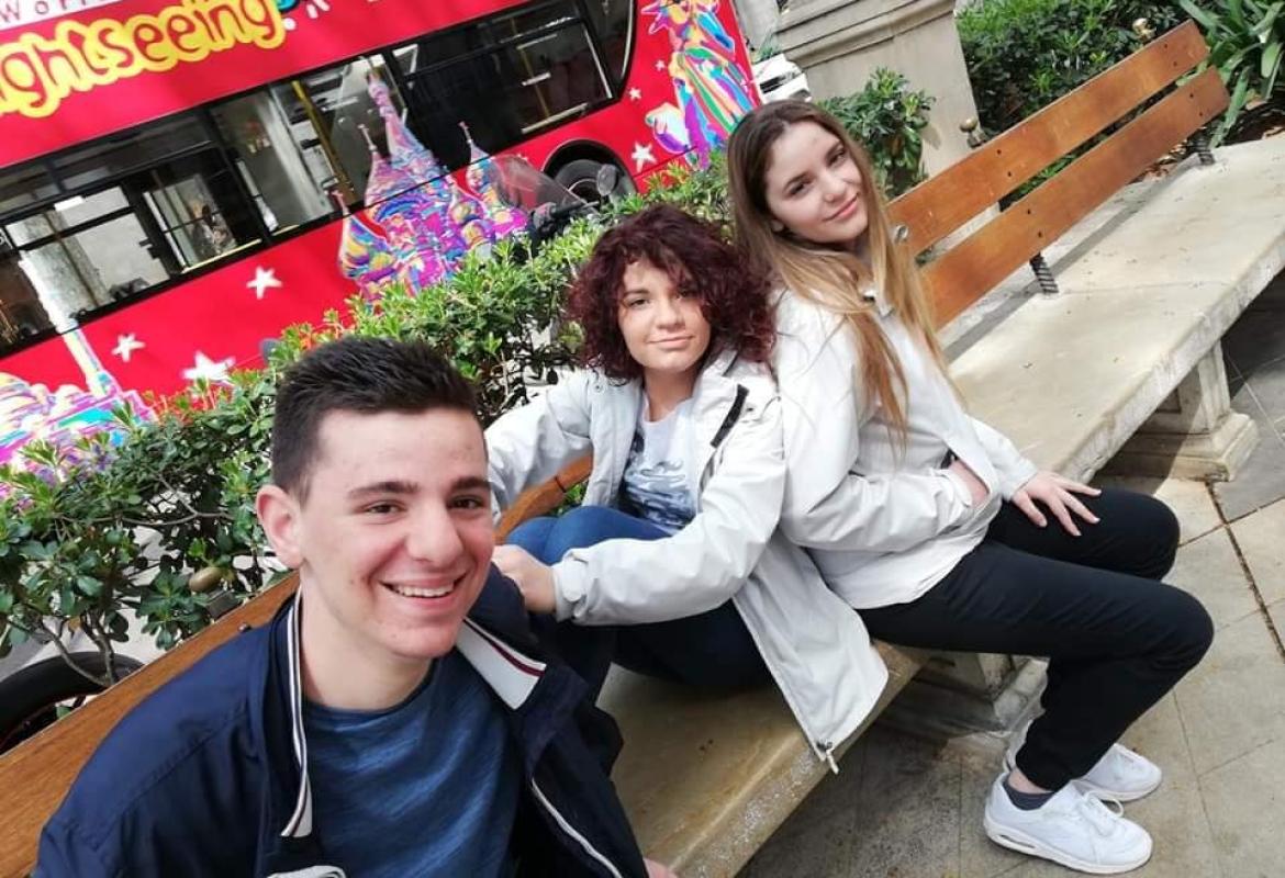 "Auguri speciali per i vostri 18 anni"