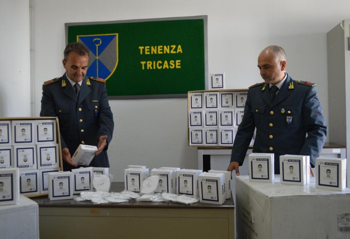 La Guardia di Finanza sequestra nel Salento 14000 mascherine irregolari importate dalla Cina