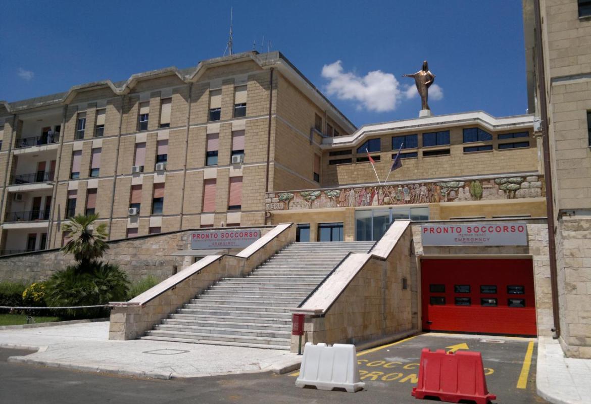 "Centro trasfusionale dell'Ospedale di Galatina. Chiuderà o aprirà solo per sei ore?"