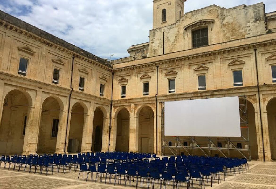 Torna il cinema all'aperto ai Teatini con 200 spettatori e 400 sedie numerate