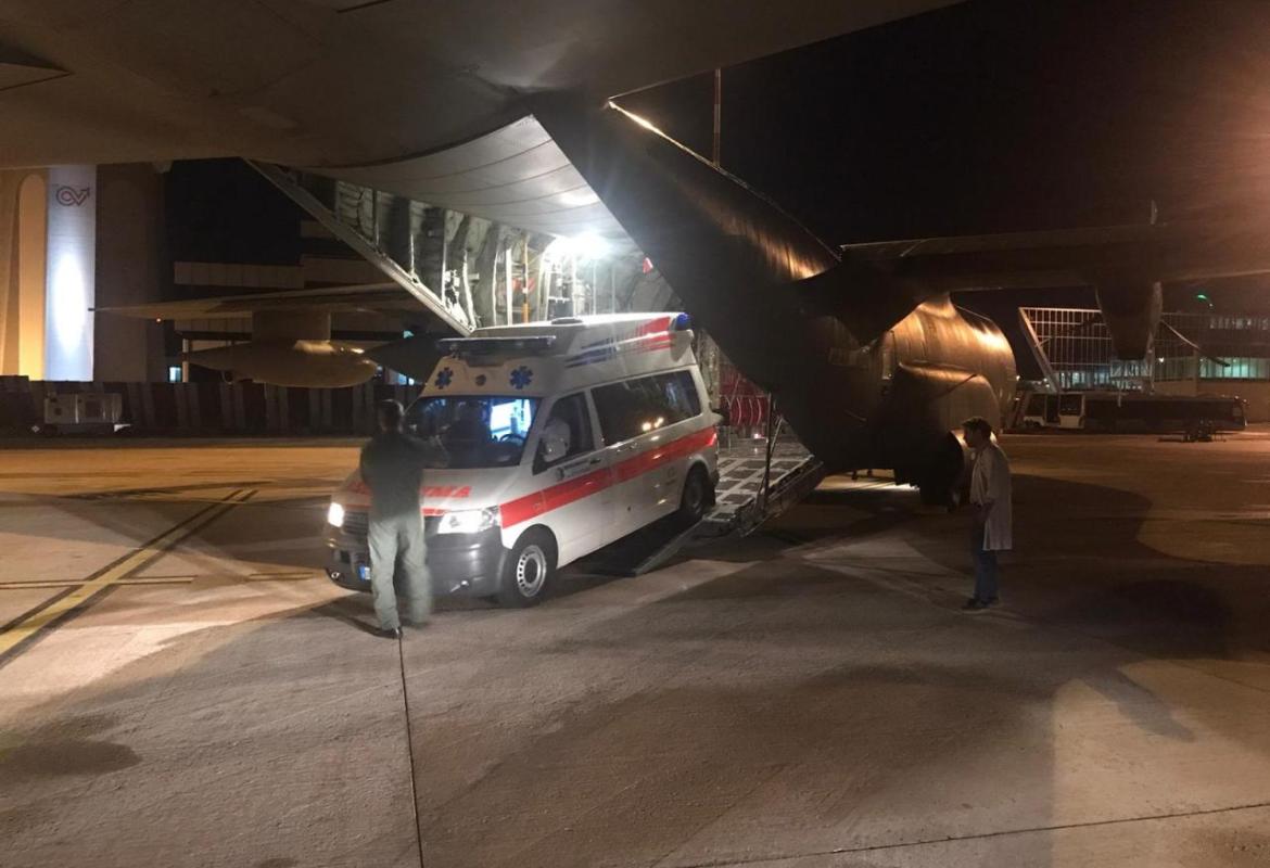 C130 dell'Aeronautica Militare trasporta da Bari a Torino venticinquenne in pericolo di vita 