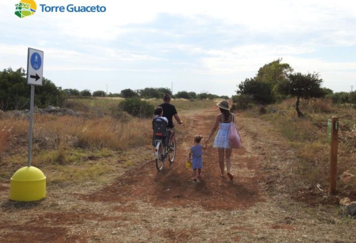 A Torre Guaceto si lascia l'auto e si va al mare in bici