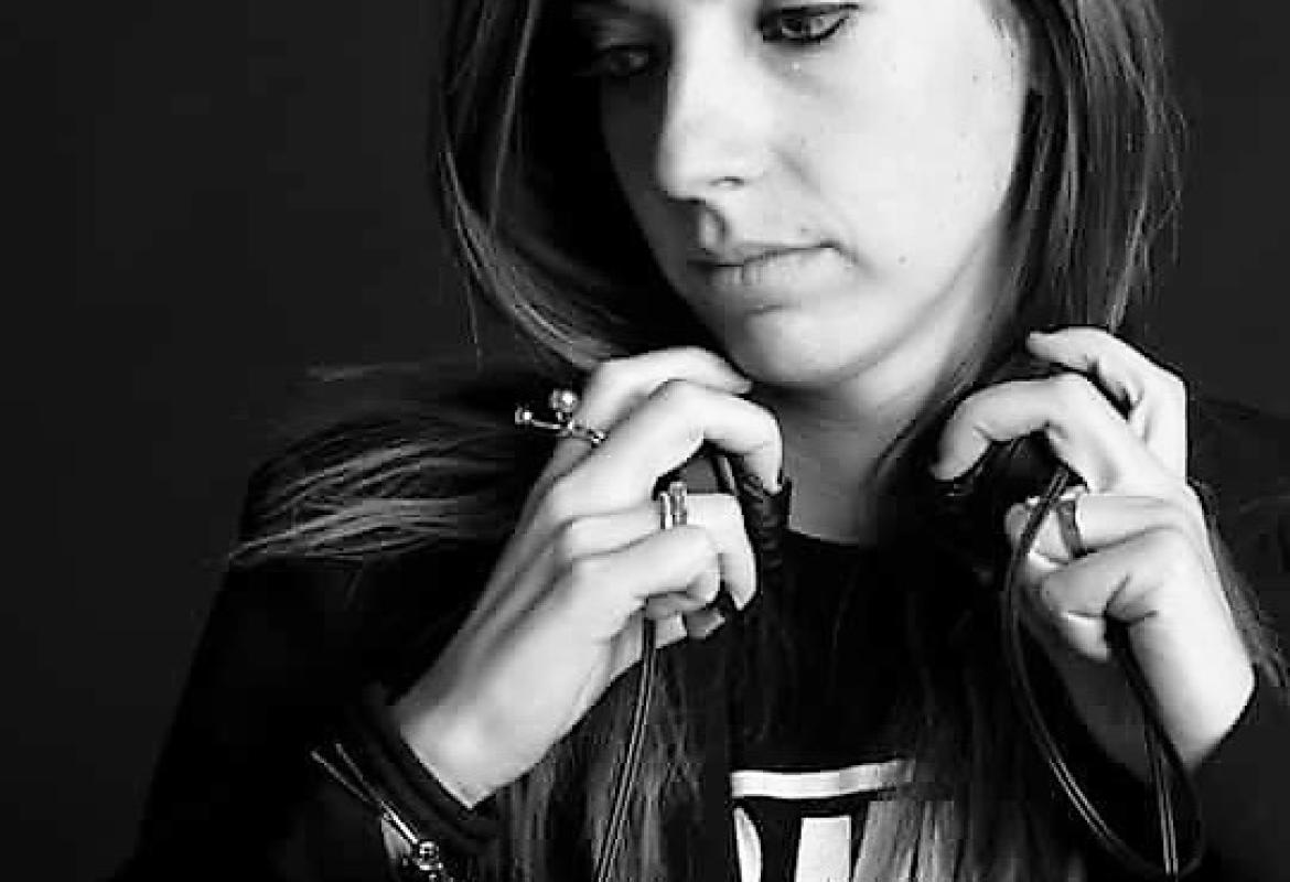 Roxy (Maria Rosaria Cretì), giovane musicista galatinese, è fra i tre finalisti del NYCA, un prestigioso concorso mondiale che si svolge a New York