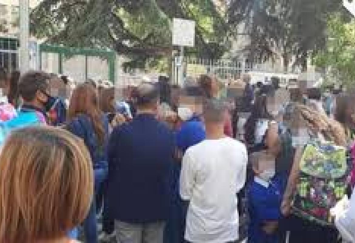 Obbligatorio in Puglia usare le mascherine davanti alle scuole
