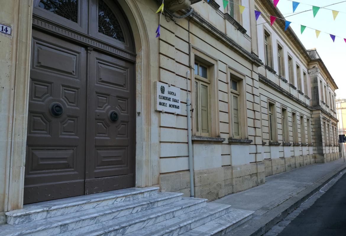 I lavori senza fine all'Edificio Scolastico di Piazza Cesari
