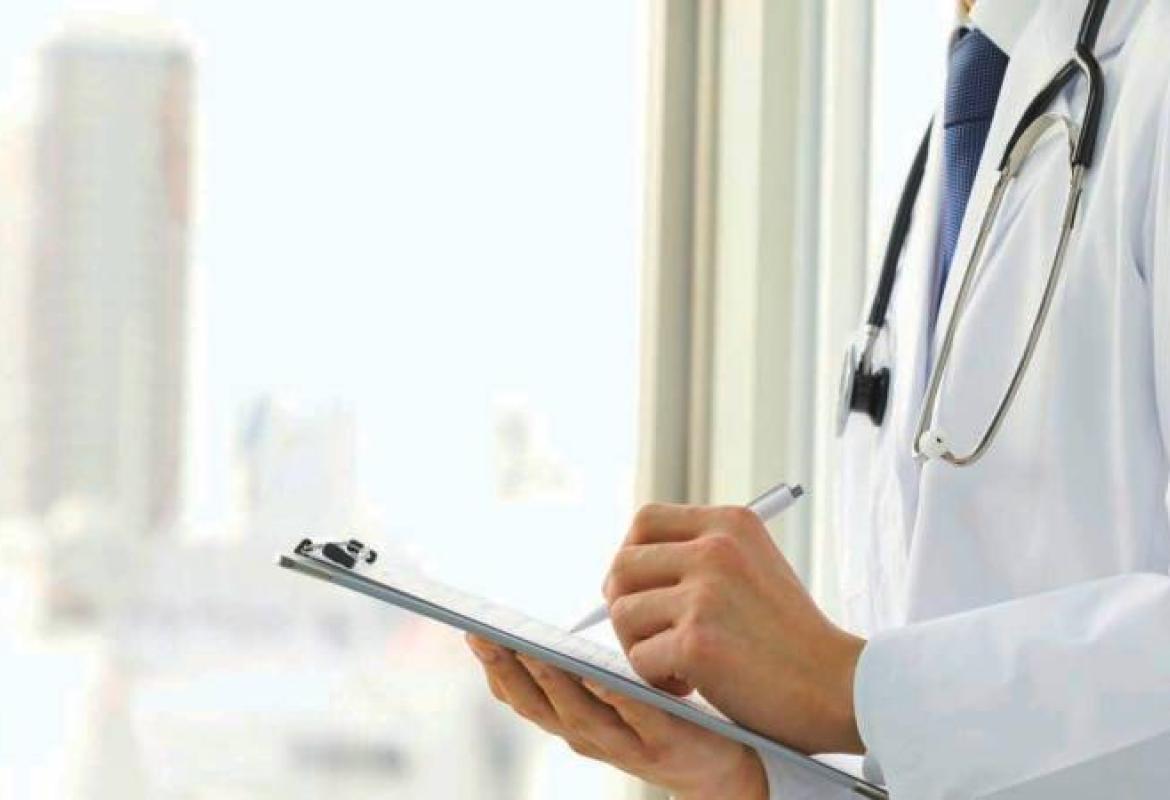 "Fuori la politica dalla sanità!"