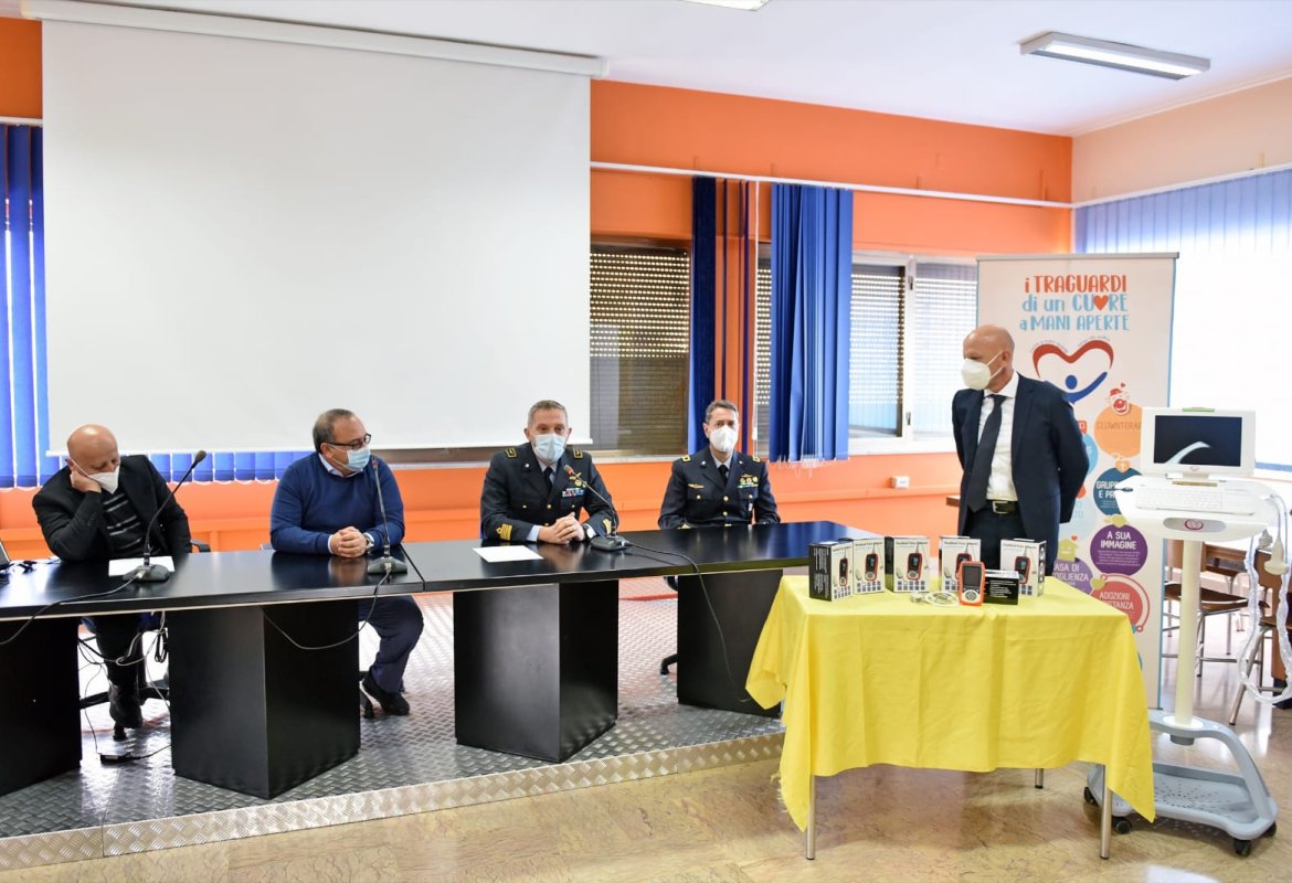 Dalla base aerea di Galatina un ecografo per la sala parto del Fazzi ed apparecchiature mediche per il 118 di Asl Lecce