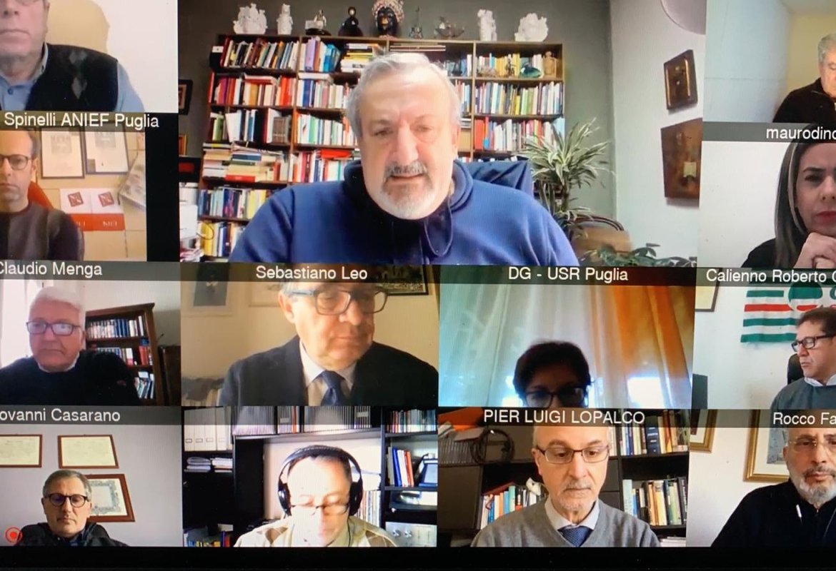 COVID-19. In Puglia 950 nuovi positivi, 87 nel Salento. I sindacati all'unanimità chiedono ad Emiliano il rinvio della riapertura delle scuole