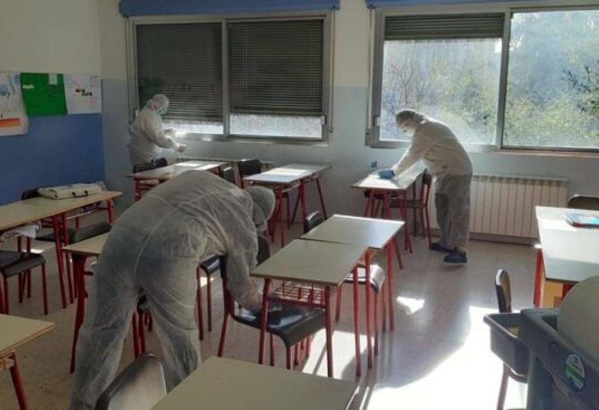 "Sanificazione delle scuole e tamponi gratuiti a tutti gli interessati"