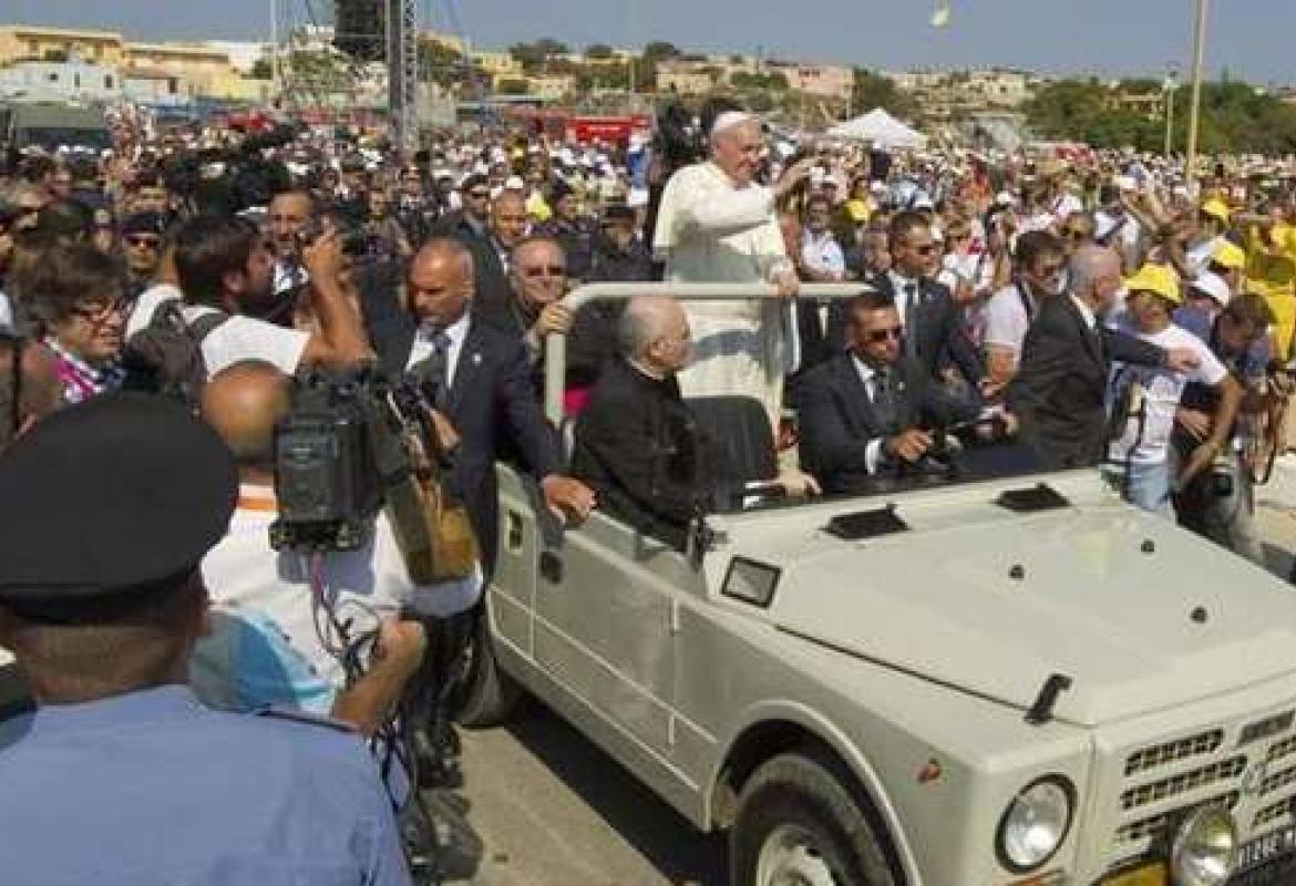 Non si fermano i flussi migratori verso l'Italia, altre 559 persone soccorse dalla Guardia Costiera