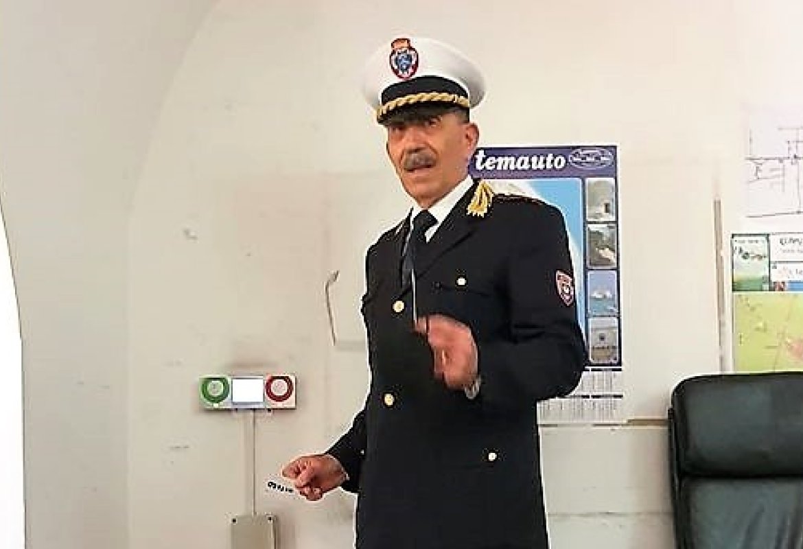 Giuseppe Notaro, vigile gentile, va in pensione