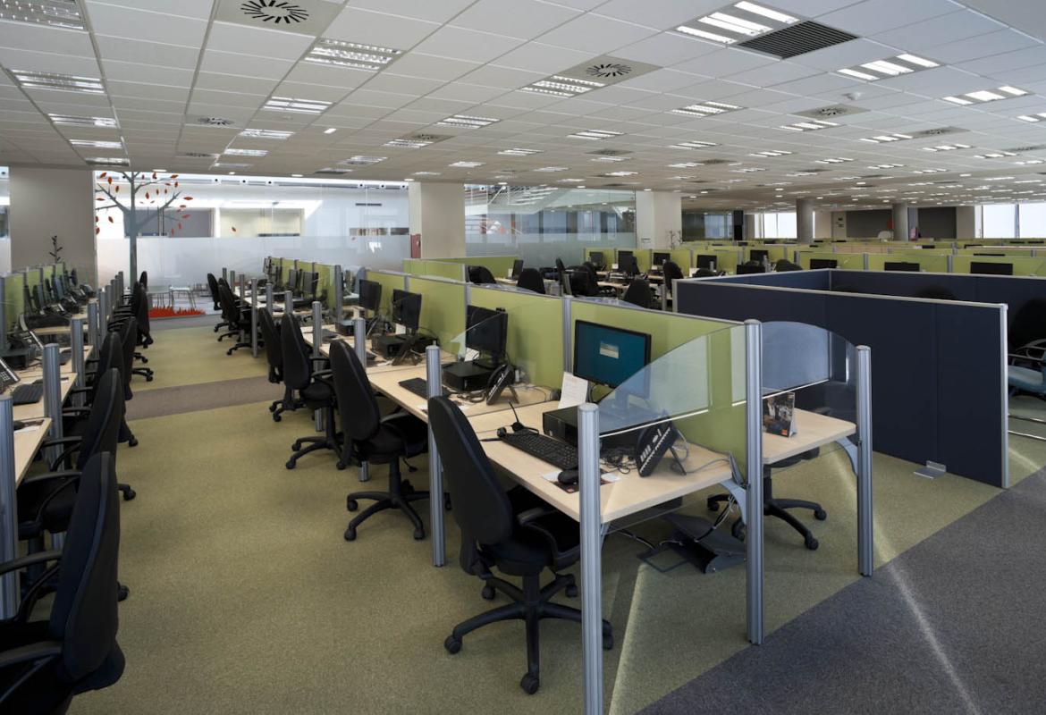 Trasformare i call-center in centri vaccinali: la Puglia c'è