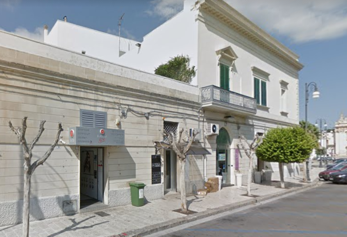 Tenta di forzare i distributori automatici di via Principe di Piemonte a Galatina: indagato casaranese