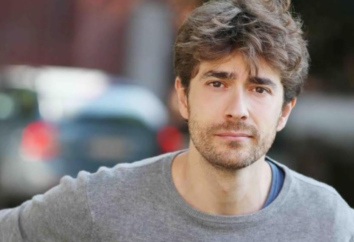 Giovanni Scifoni ad Aradeo con il suo libro “Senza offendere nessuno. Chi non si schiera è perduto” 