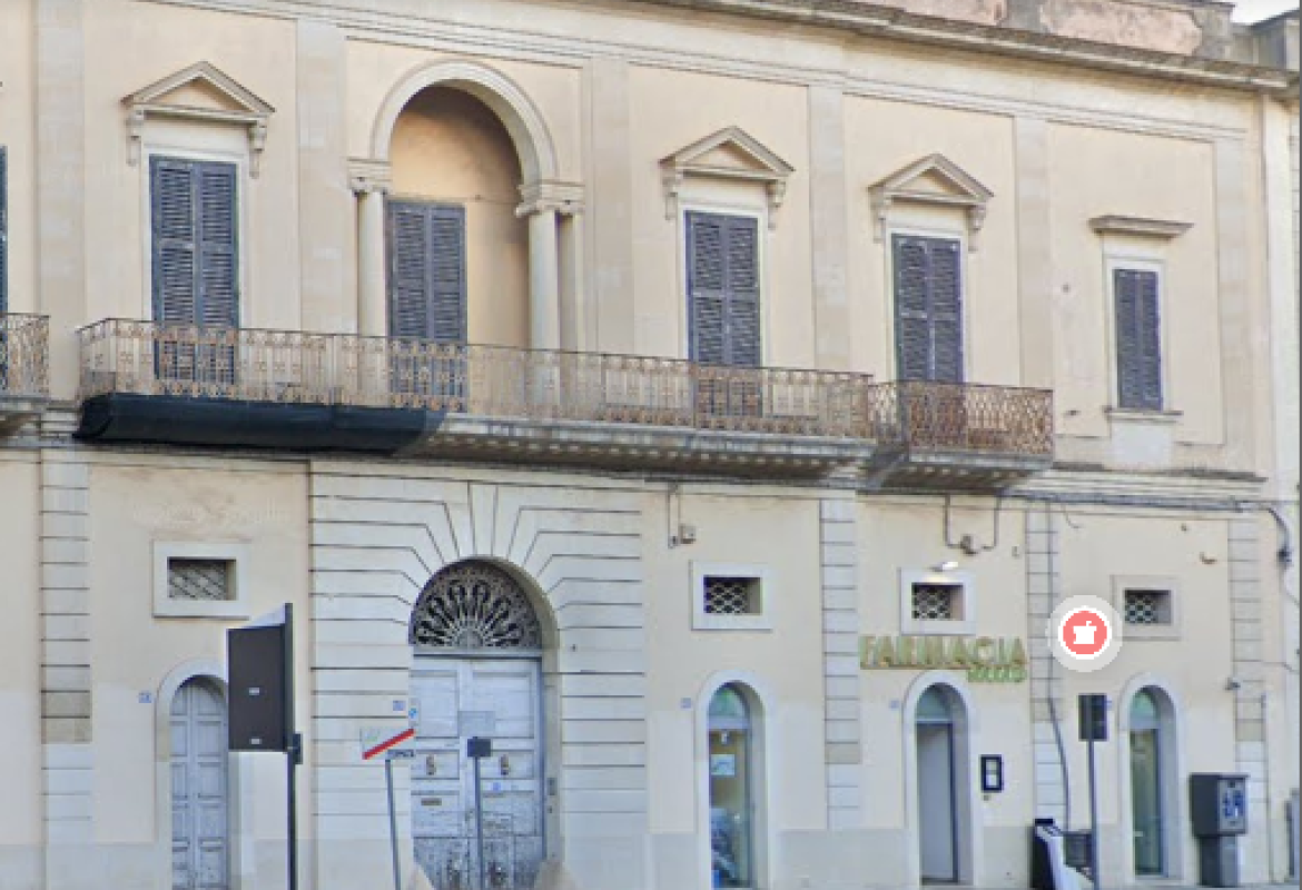 "La pensilina arriverà prima della pioggia?"