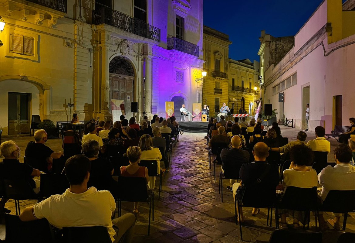 Costantino D’Orazio a Galatina con "Mistero Caravaggio"