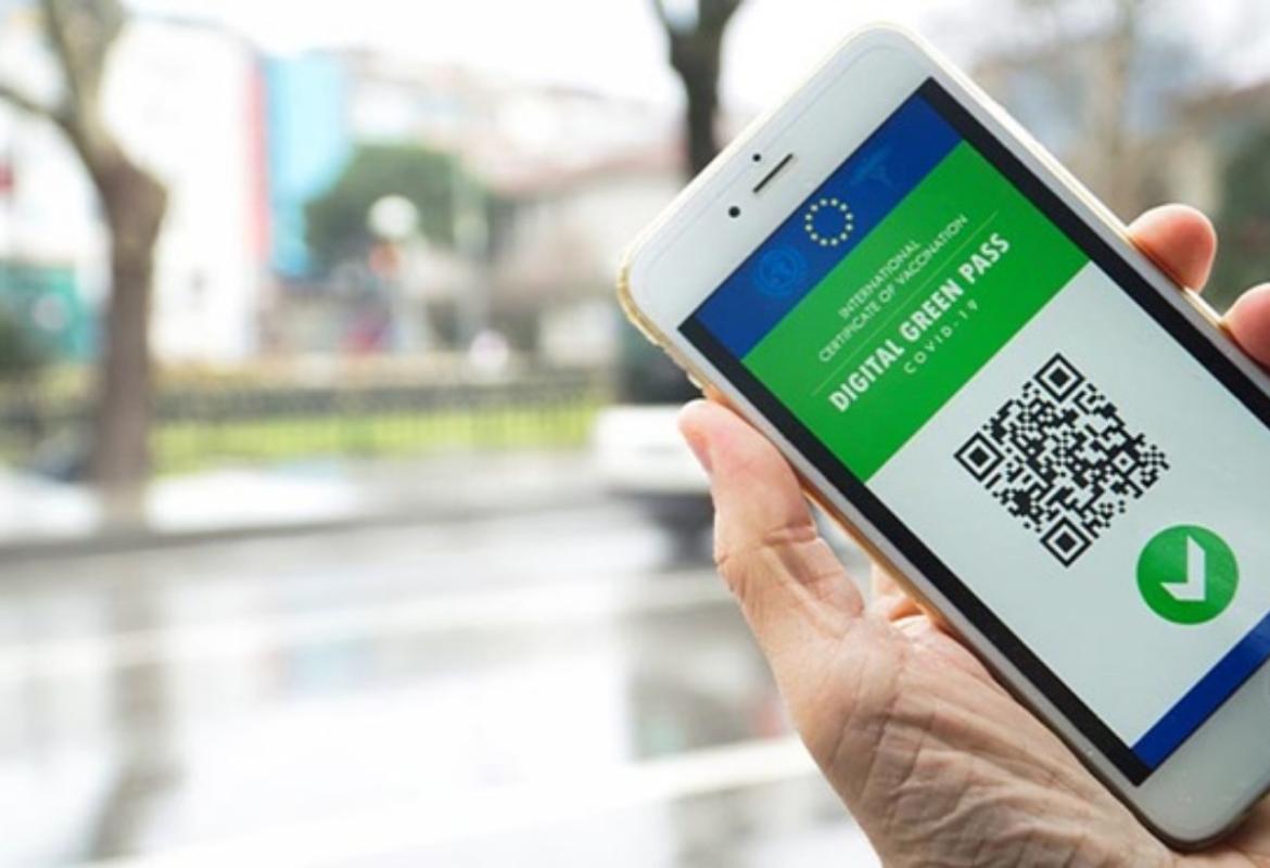 Obbligo di green pass anche per i dipendenti della Regione Puglia