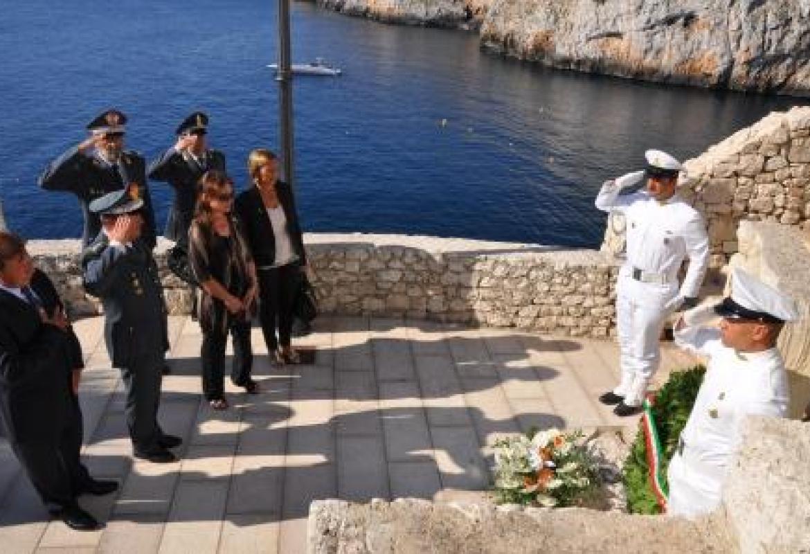 Commemorato a Castro il sacrificio dei finanzieri De Rosa e Zoccola