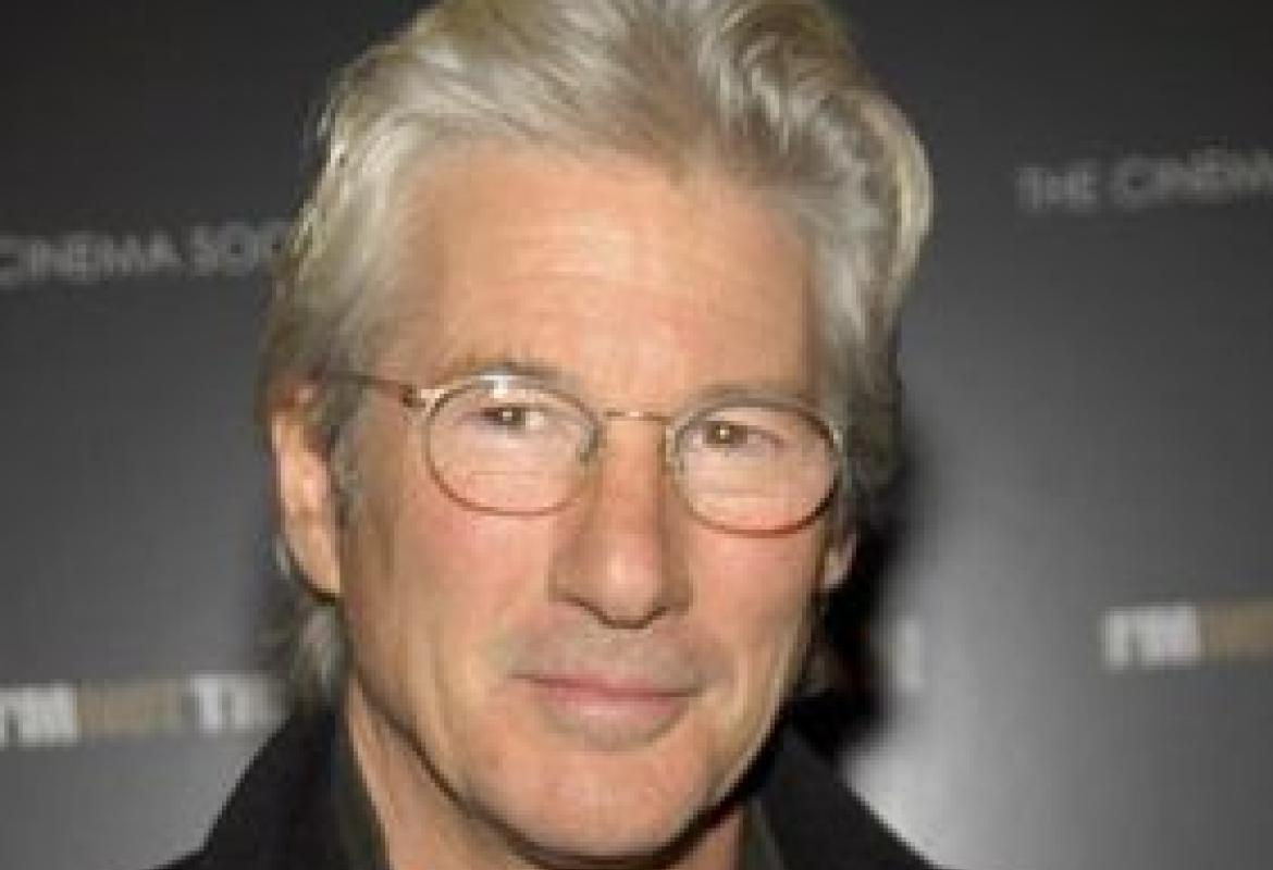 "Richard Gere venga ad impersonare il Conte di Copertino nel nostro Corteo storico medievale Madonna della Neve” 