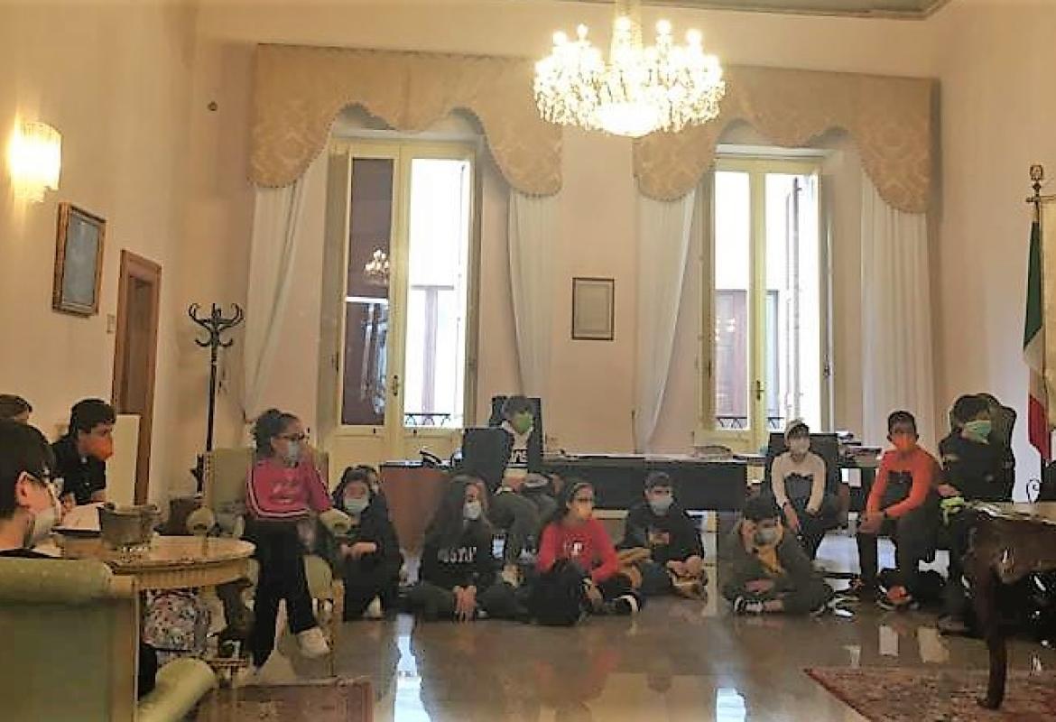 Due classi del Polo 2 studiano Dante nel centro antico di Galatina