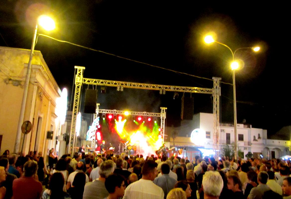 Arrivano 'Le Orme' e a Collemeto esplode la piazza