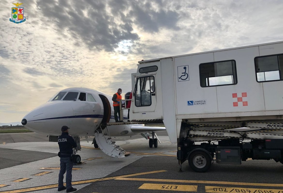 Missione salvavita di un Falcon dell'Aeronautica Militare da Lamezia Terme a Ciampino  con a bordo un bambino di 10 anni