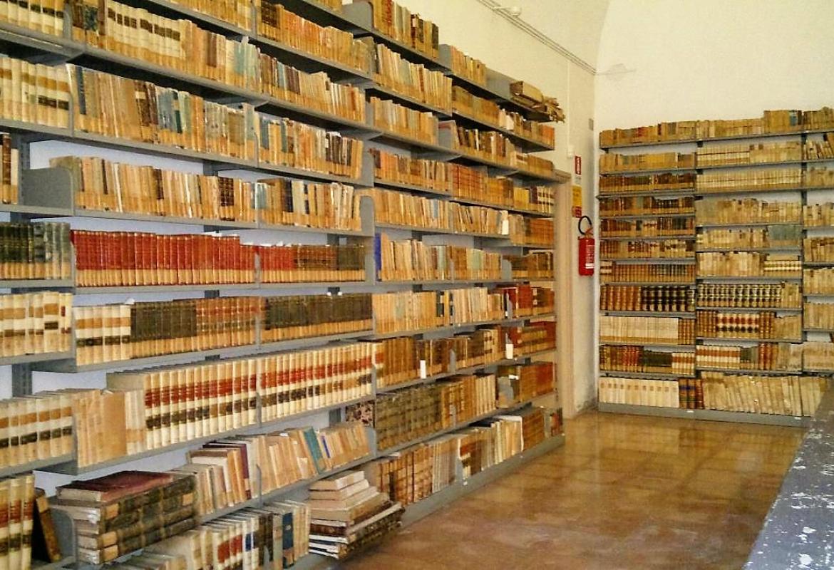 Libri per la Biblioteca comunale. "Perché scegliere fornitori esterni a Galatina?"