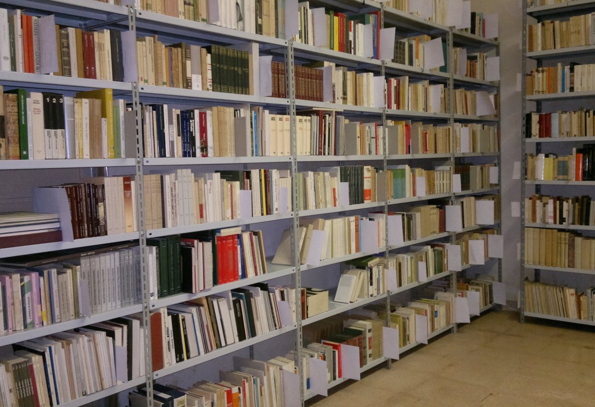 Fondi ministeriali per l'acquisto di libri per la biblioteca comunale. "Nessuna libreria di Galatina ha risposto all'avviso"