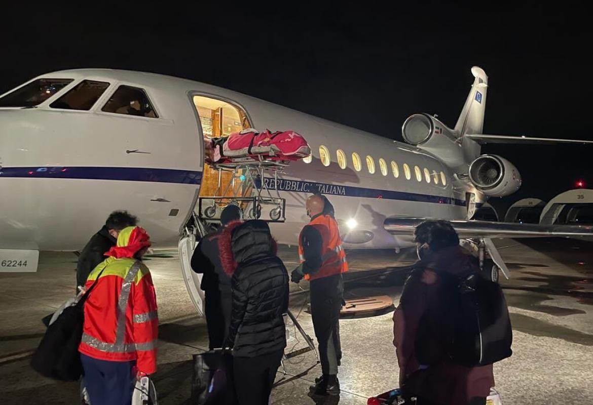 Bambina in pericolo di vita trasferita dall'aeroporto di Galatina a Roma con un Falcon dell'Aeronautica Militare