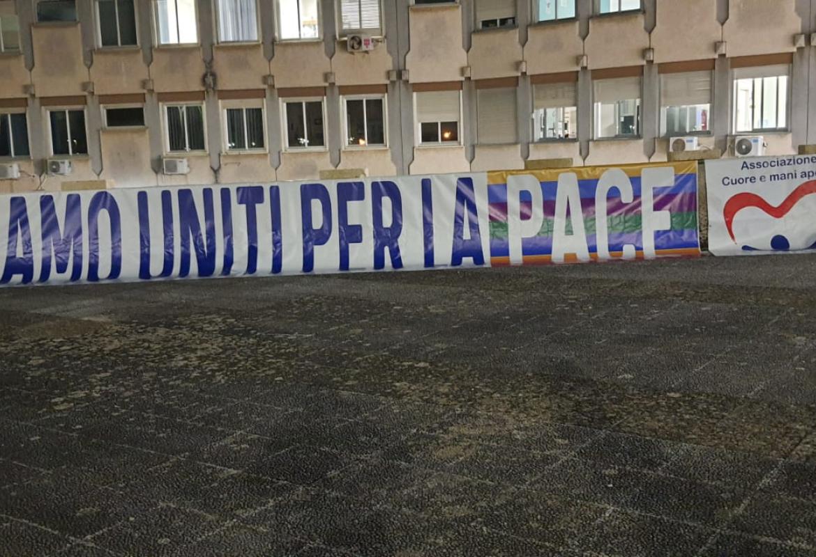 “Preghiamo uniti per la Pace” davanti al Fazzi