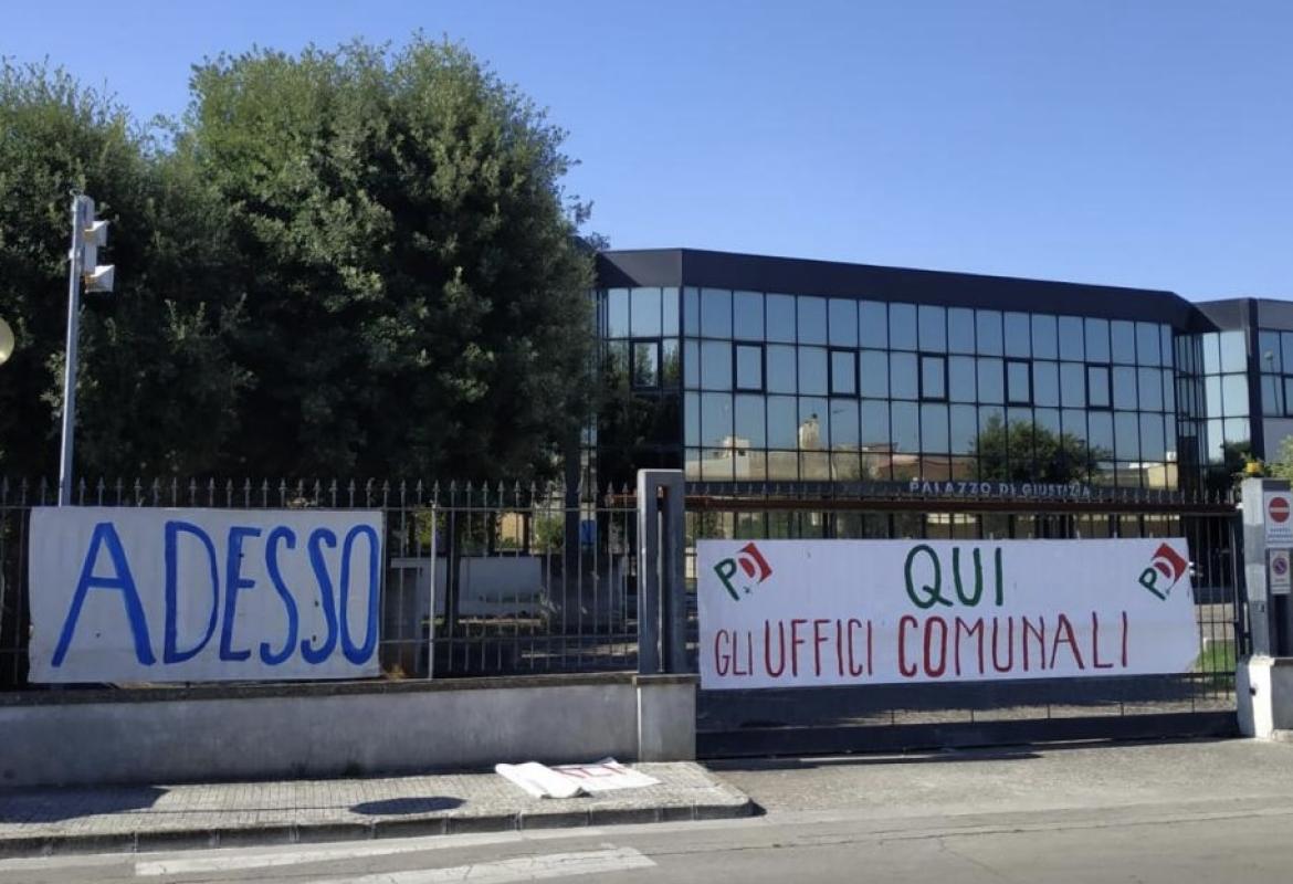 Trasferimento degli uffici comunali e propaganda politica