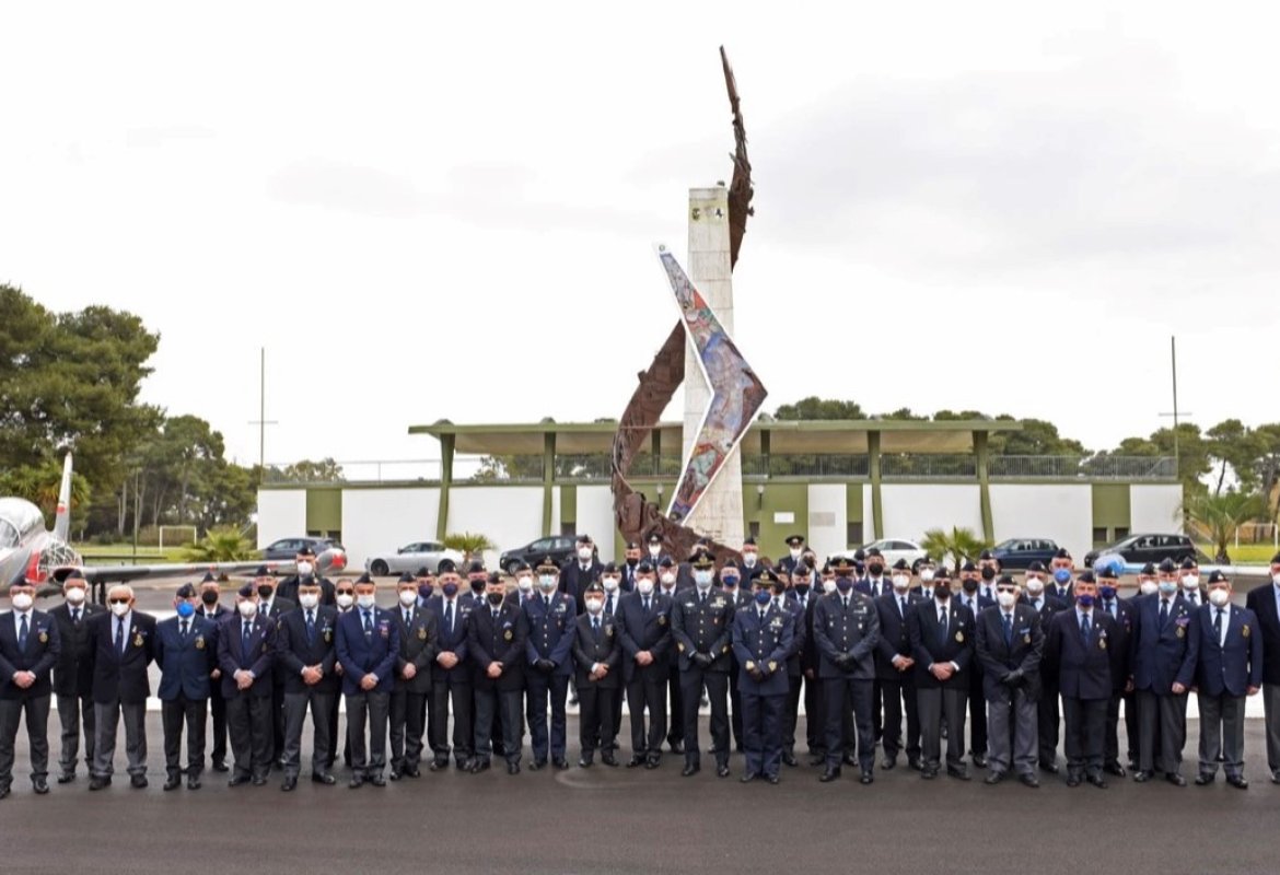 L'Associazione Arma Aeronautica di Puglia e Basilicata in visita all'aeroporto di Galatina