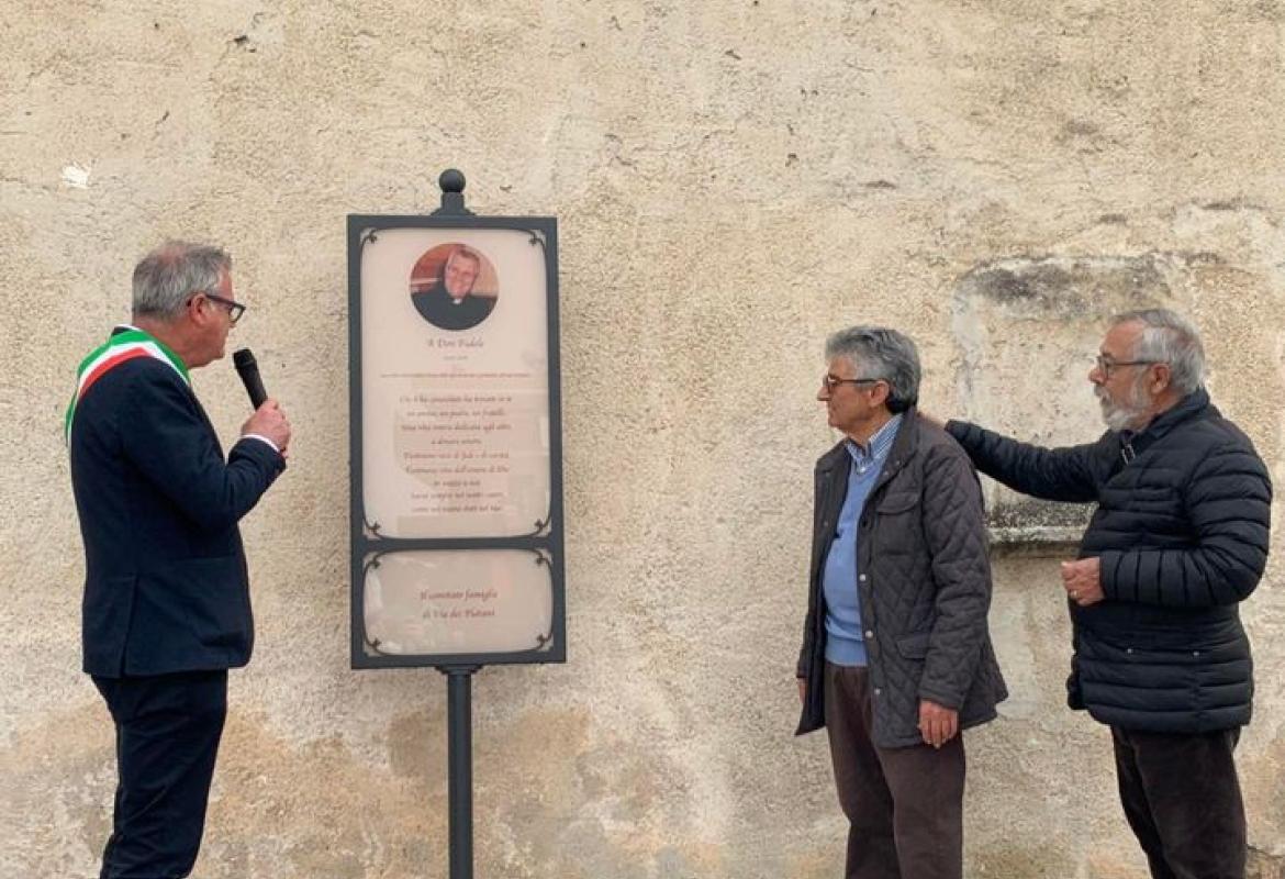 Una targa per don Fedele