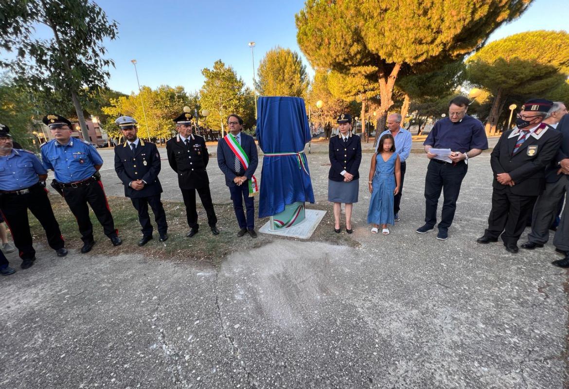 "La luce su questi eroi non si spenga mai"