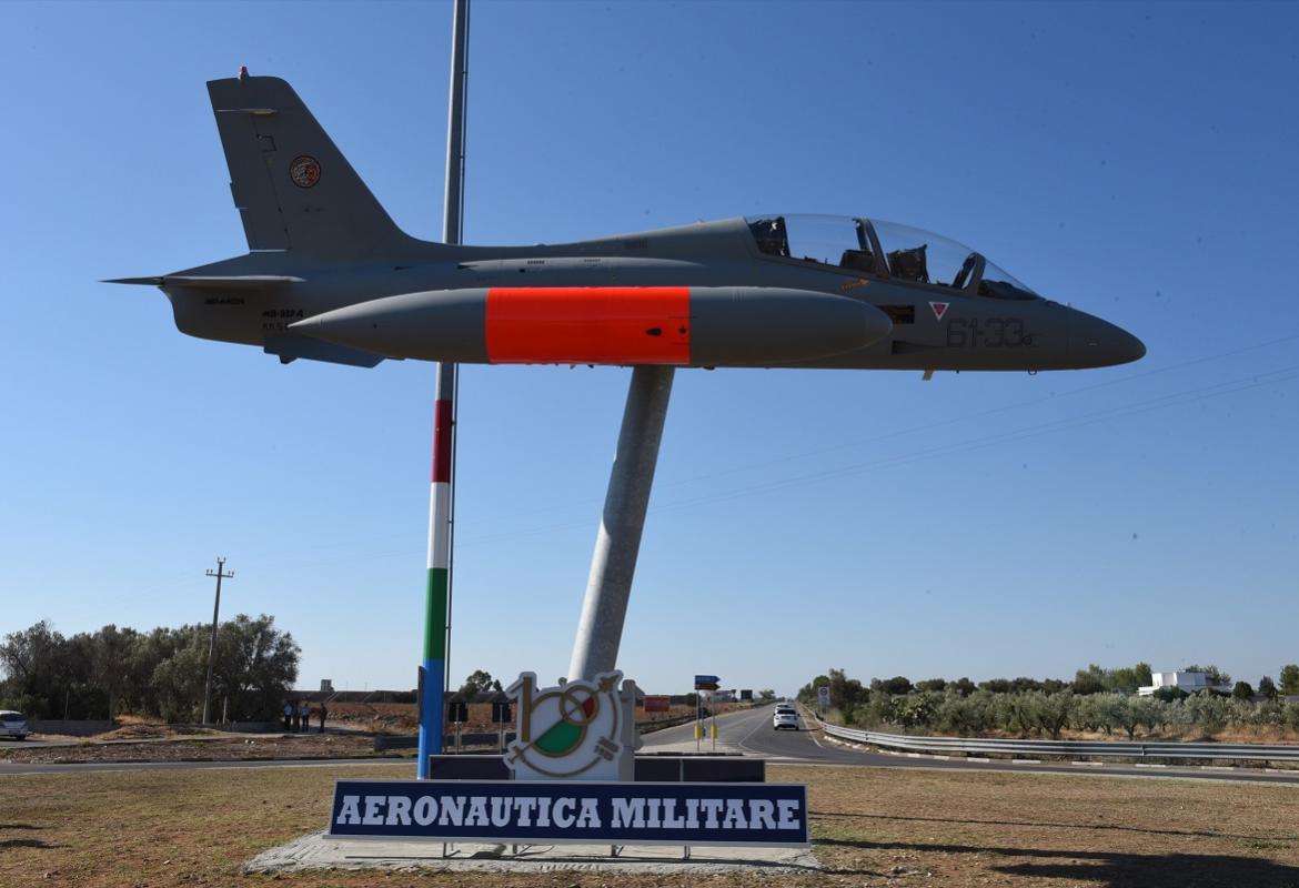 Sulla Lecce-Galatina il “Monumento all’aviatore”