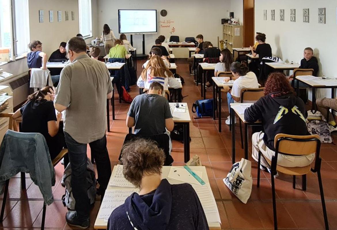 L'arte del corsivo entra in classe