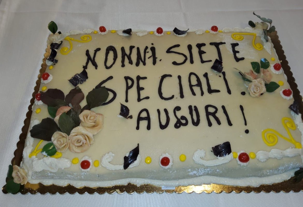 I bimbi dell'Ape Maya alla Latronica con i nonni