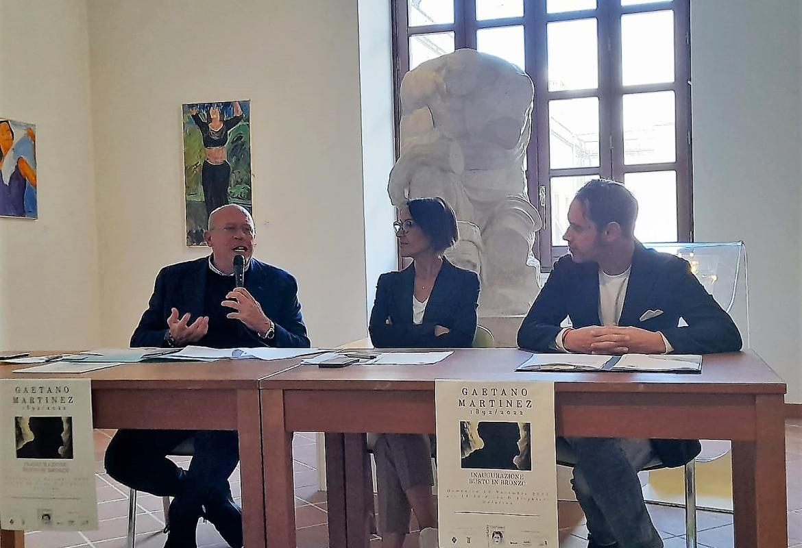 &quot;La nostra comunità si riscatta da errori e dimenticanze del passato&quot;. Un busto in bronzo per Gaetano Martinez