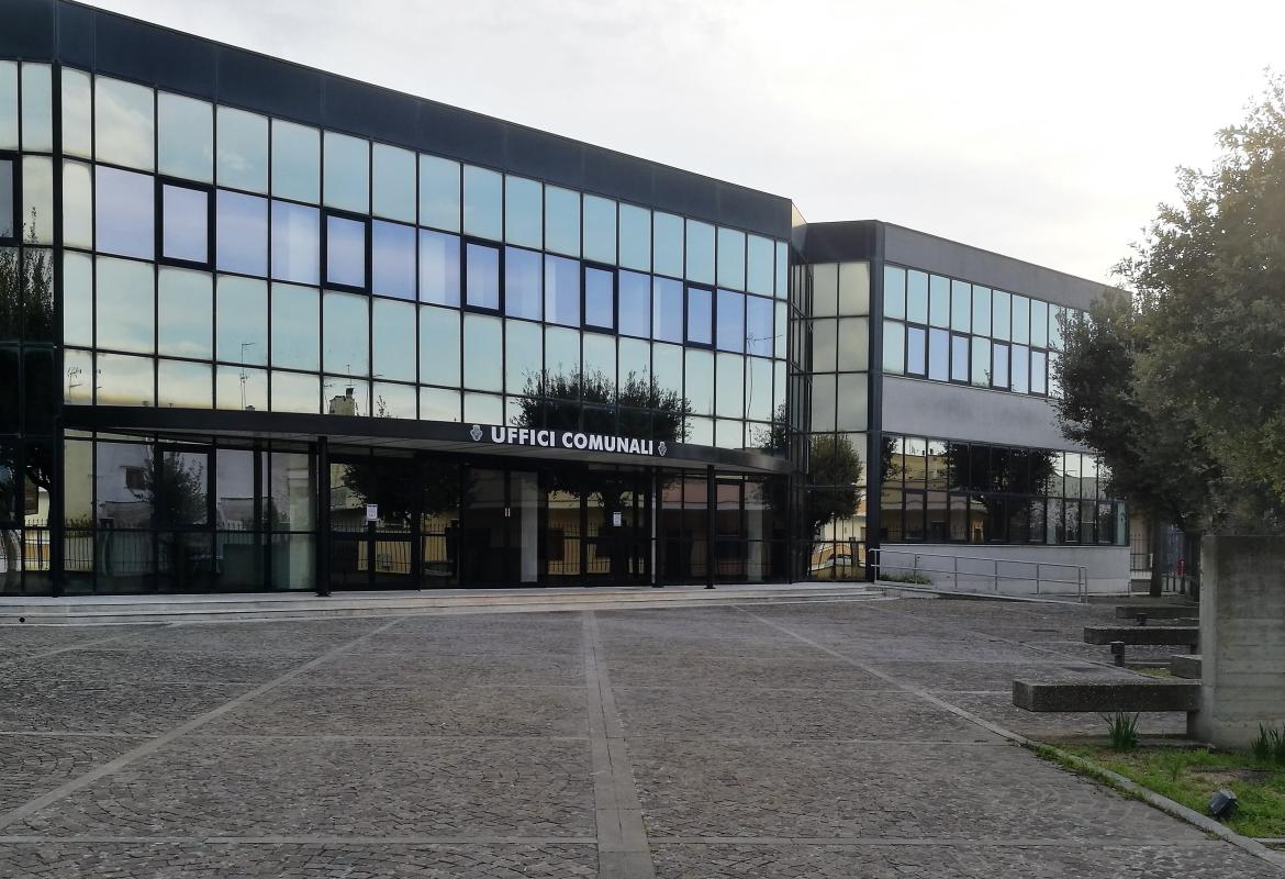 Un &quot;volontario&quot; staziona negli Uffici comunali di Galatina. A che titolo?