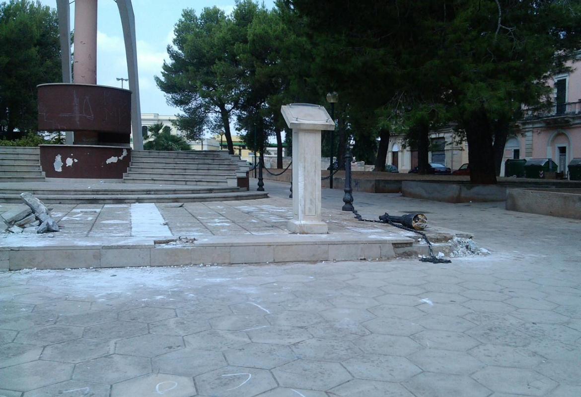 Pericoli e degrado nel piazzale della Stazione. Nessuno vede?