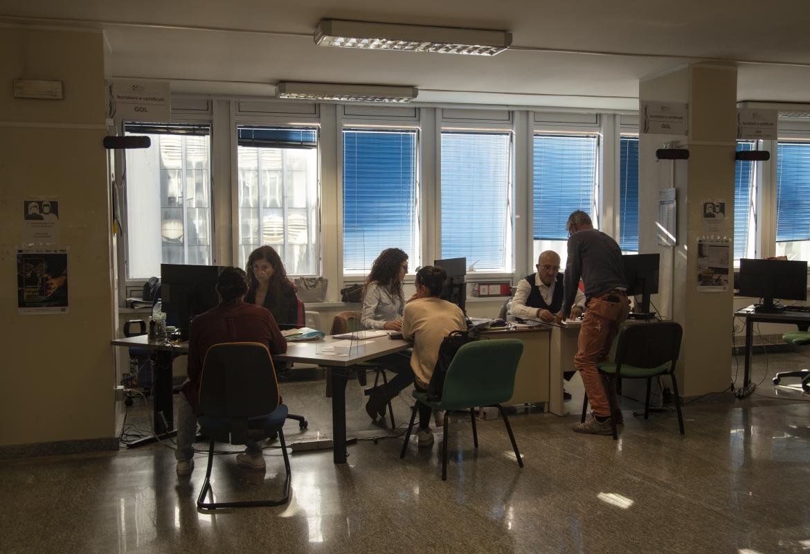 Recruiting Day a Lecce: si cercano 413 addetti fra operai generici, saldatori, montatori meccanici e addetti/e al Call Center