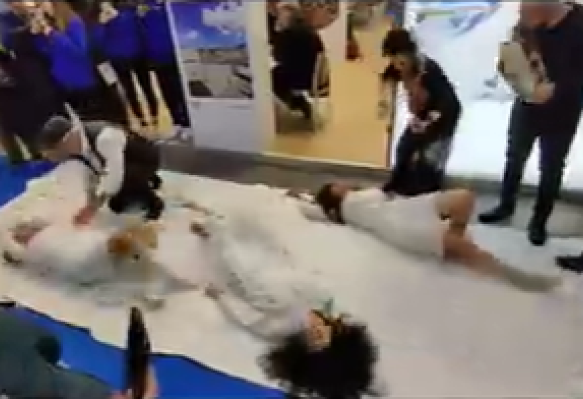 'Tarantate' banalizzate nei corridoi della Borsa Internazionale del Turismo