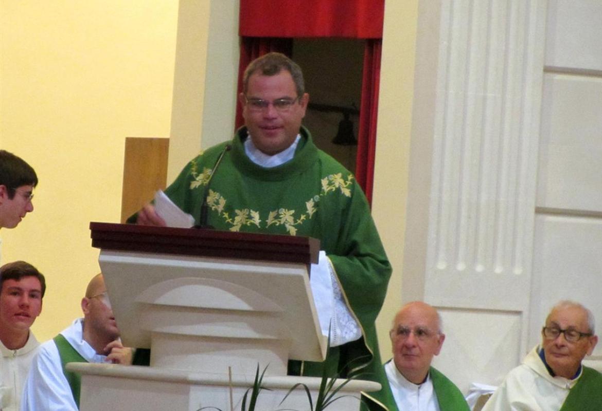 Don Stefano Micheli è il parroco di 'San Rocco'