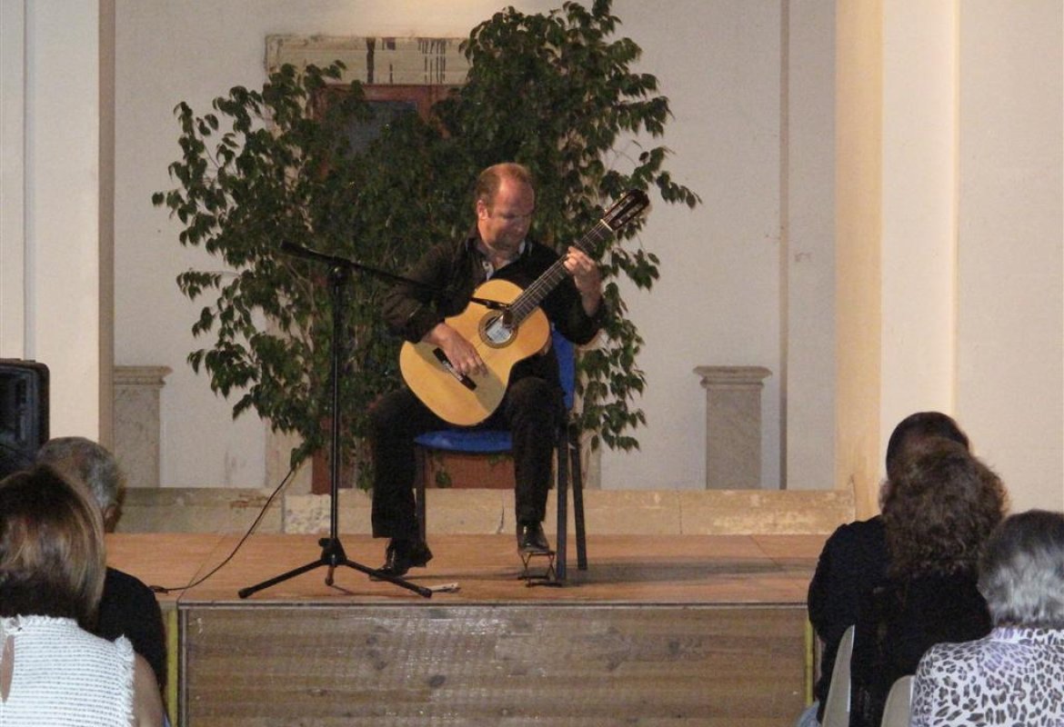 La coinvolgente chitarra di Maurizio Di Fulvio