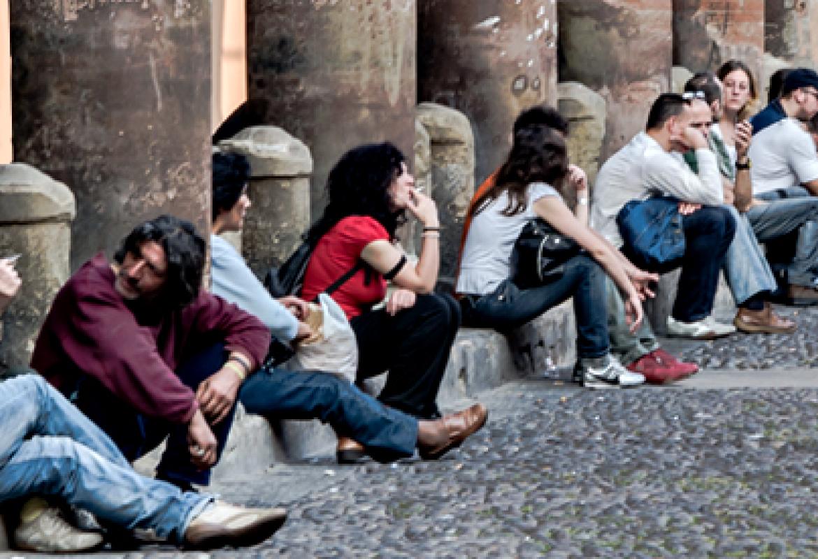 "Hai fra 24 e 35 anni e sei un NEET (laureato disoccupato)? Puoi avere uno stipendio per sei mesi"