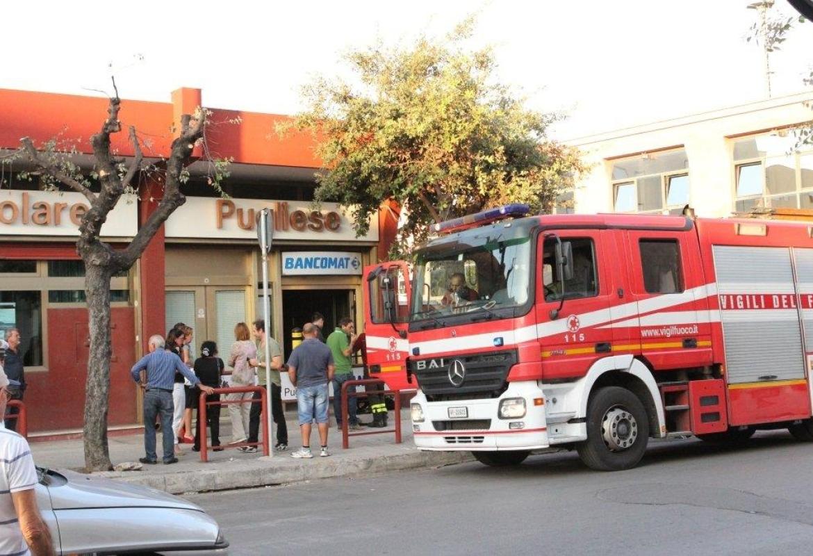 Incendio nella filiale di Copertino della Banca Popolare Pugliese