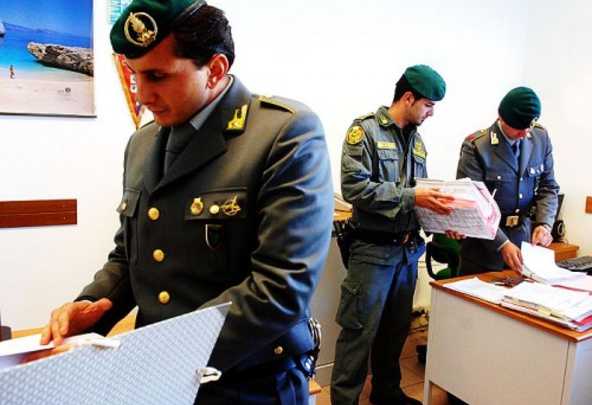 Non avrebbe denunciato ricavi per 1200000 euro. Denunciata una grossista di prodotti per l'igiene